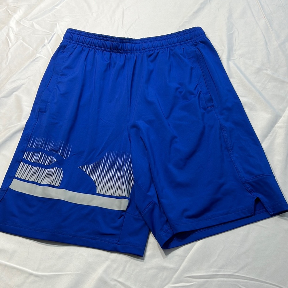Men’s UA shorts